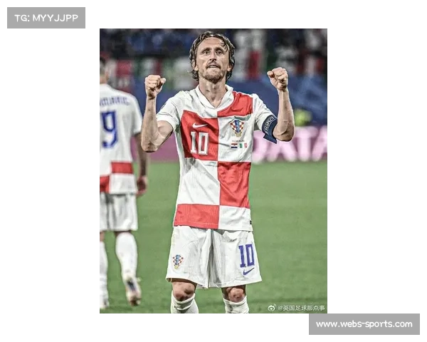 终场哨响，克罗地亚老将莫德里奇跪地掩面庆祝关键胜利