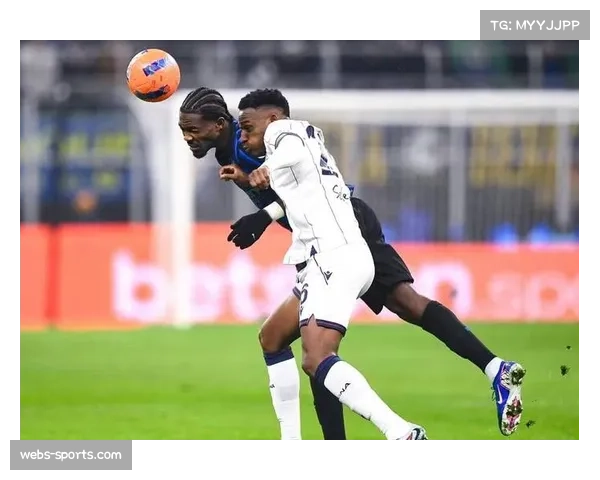 实时：因扎吉在场边连续示意国米前锋线将压迫阵型整体左移